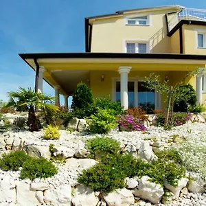  Apartment Tomic